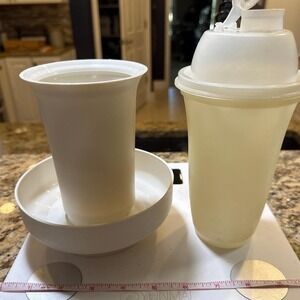 Tuppercraft 1 Piece flower vase‎ & Tupperware Shaker